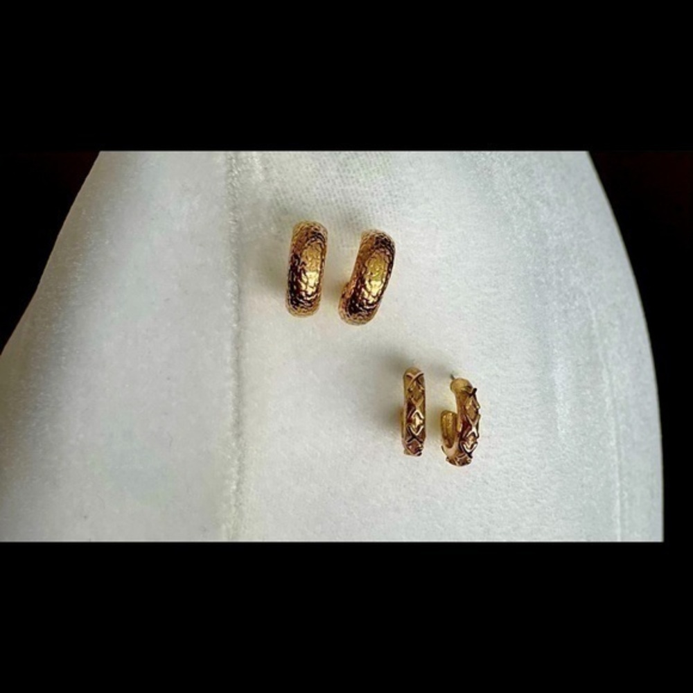 Gorgeous Set of 2 Textured Open Hoop Earrings With Push Back Posts